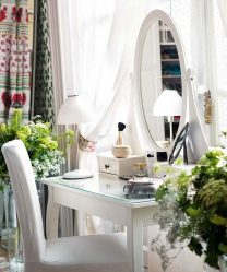 Penteadeira com espelho e iluminação: 140+ (Foto) Opções para o seu quarto