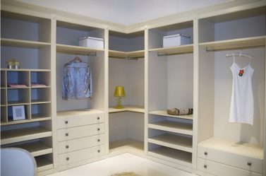 Guarda-roupa de canto moderno no quarto: de pequeno a grande porte. Qual poderia ser o seu conteúdo?