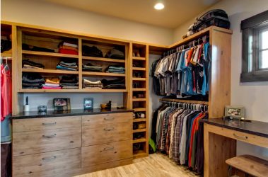 Guarda-roupa de canto moderno no quarto: de pequeno a grande porte. Qual poderia ser o seu conteúdo?