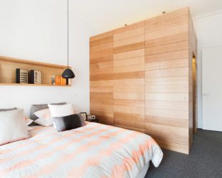 Guarda-roupa de canto moderno no quarto: de pequeno a grande porte. Qual poderia ser o seu conteúdo?