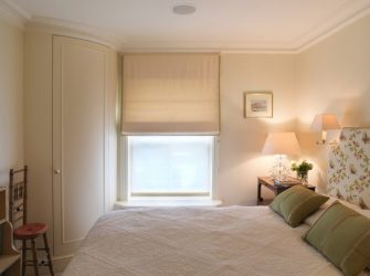Guarda-roupa de canto moderno no quarto: de pequeno a grande porte. Qual poderia ser o seu conteúdo?