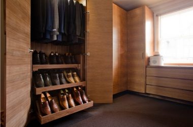 Guarda-roupa de canto moderno no quarto: de pequeno a grande porte. Qual poderia ser o seu conteúdo?