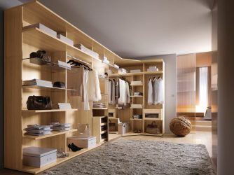 Guarda-roupa de canto moderno no quarto: de pequeno a grande porte. Qual poderia ser o seu conteúdo?