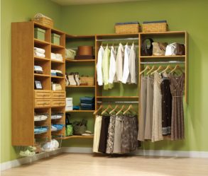 Guarda-roupa de canto moderno no quarto: de pequeno a grande porte. Qual poderia ser o seu conteúdo?