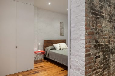Guarda-roupa de canto moderno no quarto: de pequeno a grande porte. Qual poderia ser o seu conteúdo?