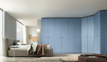 Guarda-roupa de canto moderno no quarto: de pequeno a grande porte. Qual poderia ser o seu conteúdo?