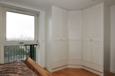 Guarda-roupa de canto moderno no quarto: de pequeno a grande porte. Qual poderia ser o seu conteúdo?