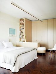 Guarda-roupa de canto moderno no quarto: de pequeno a grande porte. Qual poderia ser o seu conteúdo?