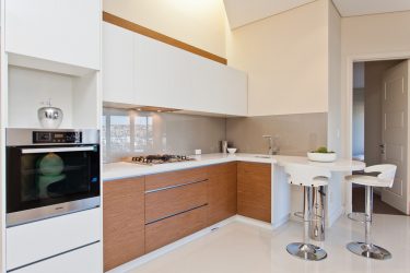 Como fazer uma cozinha estreita e longa: nuances e truques para um pequeno interior (mais de 175 fotos)