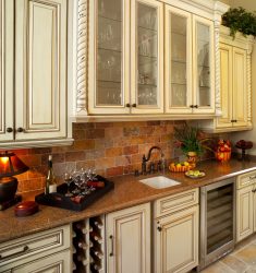 Como fazer uma cozinha estreita e longa: nuances e truques para um pequeno interior (mais de 175 fotos)