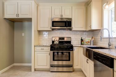 Como fazer uma cozinha estreita e longa: nuances e truques para um pequeno interior (mais de 175 fotos)