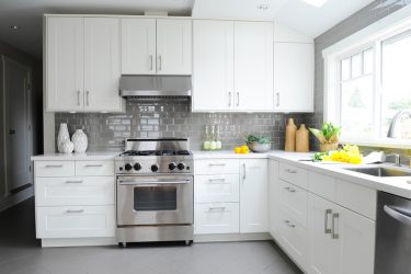 Como fazer uma cozinha estreita e longa: nuances e truques para um pequeno interior (mais de 175 fotos)