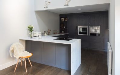 Como fazer uma cozinha estreita e longa: nuances e truques para um pequeno interior (mais de 175 fotos)