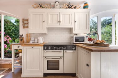 Como fazer uma cozinha estreita e longa: nuances e truques para um pequeno interior (mais de 175 fotos)