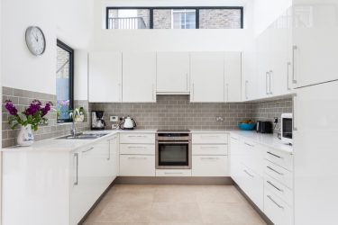Como fazer uma cozinha estreita e longa: nuances e truques para um pequeno interior (mais de 175 fotos)