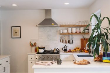 Como fazer uma cozinha estreita e longa: nuances e truques para um pequeno interior (mais de 175 fotos)