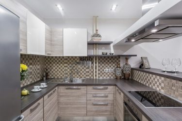 Como fazer uma cozinha estreita e longa: nuances e truques para um pequeno interior (mais de 175 fotos)