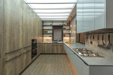 Como fazer uma cozinha estreita e longa: nuances e truques para um pequeno interior (mais de 175 fotos)