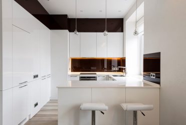 Como fazer uma cozinha estreita e longa: nuances e truques para um pequeno interior (mais de 175 fotos)