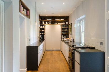 Como fazer uma cozinha estreita e longa: nuances e truques para um pequeno interior (mais de 175 fotos)