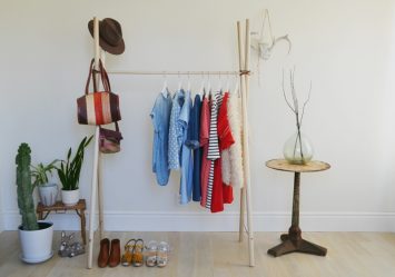Wall Hanger faça você mesmo no corredor: com uma caixa de sapatos, com uma prateleira, com ganchos. Esqueça a falta de espaço!