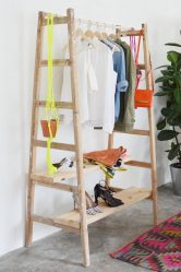 Wall Hanger faça você mesmo no corredor: com uma caixa de sapatos, com uma prateleira, com ganchos. Esqueça a falta de espaço!