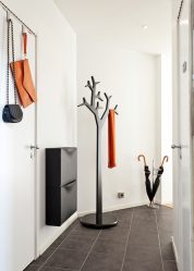 Wall Hanger faça você mesmo no corredor: com uma caixa de sapatos, com uma prateleira, com ganchos. Esqueça a falta de espaço!