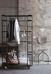 Wall Hanger faça você mesmo no corredor: com uma caixa de sapatos, com uma prateleira, com ganchos. Esqueça a falta de espaço!