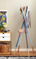 Wall Hanger faça você mesmo no corredor: com uma caixa de sapatos, com uma prateleira, com ganchos. Esqueça a falta de espaço!