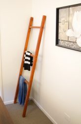 Wall Hanger faça você mesmo no corredor: com uma caixa de sapatos, com uma prateleira, com ganchos. Esqueça a falta de espaço!