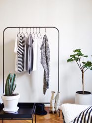 Wall Hanger faça você mesmo no corredor: com uma caixa de sapatos, com uma prateleira, com ganchos. Esqueça a falta de espaço!