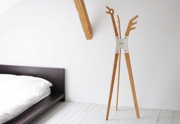 Wall Hanger faça você mesmo no corredor: com uma caixa de sapatos, com uma prateleira, com ganchos. Esqueça a falta de espaço!
