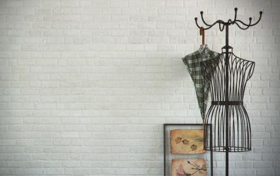 Wall Hanger faça você mesmo no corredor: com uma caixa de sapatos, com uma prateleira, com ganchos. Esqueça a falta de espaço!