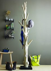 Wall Hanger faça você mesmo no corredor: com uma caixa de sapatos, com uma prateleira, com ganchos. Esqueça a falta de espaço!