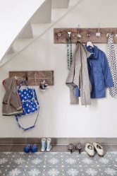 Wall Hanger faça você mesmo no corredor: com uma caixa de sapatos, com uma prateleira, com ganchos. Esqueça a falta de espaço!