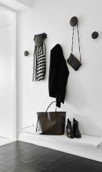 Wall Hanger faça você mesmo no corredor: com uma caixa de sapatos, com uma prateleira, com ganchos. Esqueça a falta de espaço!