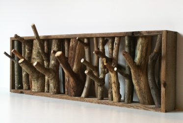 Wall Hanger faça você mesmo no corredor: com uma caixa de sapatos, com uma prateleira, com ganchos. Esqueça a falta de espaço!