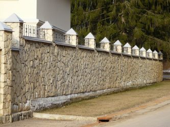 Cerca para uma casa de madeira privada: Como escolher? 200+ (fotos) lindas opções