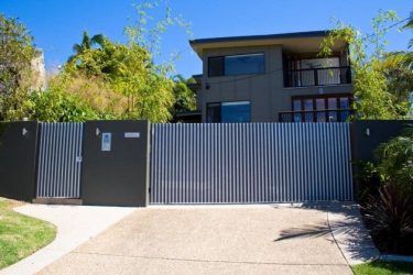 Fazendo cercas de piso ondulado para uma casa particular: 135 + (Foto) Belas cercas com as próprias mãos
