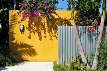 Fazendo cercas de piso ondulado para uma casa particular: 135 + (Foto) Belas cercas com as próprias mãos