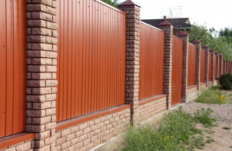 Making fences of corrugated flooring for a private house: 135+ (Photo) Beautiful fences with their own hands