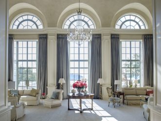 Elegância discreta do estilo americano: Escolhendo um design para um apartamento (sala de estar, quarto, cozinha)