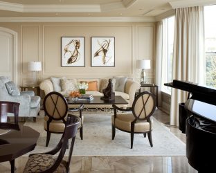 Elegância discreta do estilo americano: Escolhendo um design para um apartamento (sala de estar, quarto, cozinha)