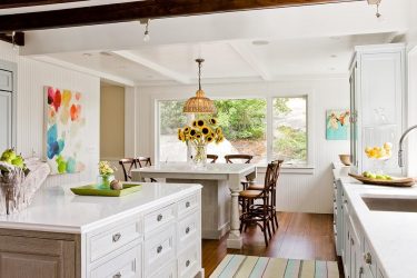 Elegância discreta do estilo americano: Escolhendo um design para um apartamento (sala de estar, quarto, cozinha)