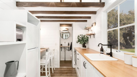 Entresol: 155+ Fotos em interiores modernos de apartamentos. Escolhendo opções para o corredor, cozinha, acima da porta