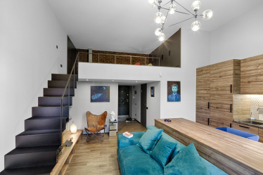 Entresol: 155+ Fotos em interiores modernos de apartamentos. Escolhendo opções para o corredor, cozinha, acima da porta