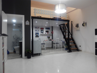 Entresol: 155+ Fotos em interiores modernos de apartamentos. Escolhendo opções para o corredor, cozinha, acima da porta