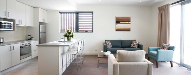 Entresol: 155+ Fotos em interiores modernos de apartamentos. Escolhendo opções para o corredor, cozinha, acima da porta