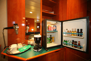Bar para garrafas no interior do apartamento ou casa - Como melhor fazer? 120+ (foto) de uma árvore, andar, angular