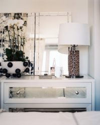 Características Dresser branco 200+ (fotos) opções (brilhante, com gavetas, sem alças)